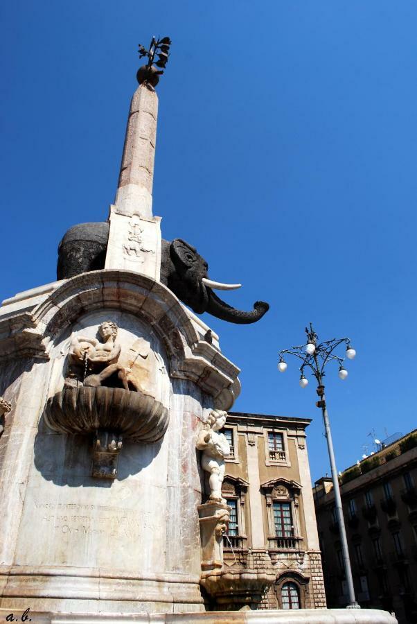 Apartment For 2 In Catania, B&B Le Voci Del Mercato Exteriör bild